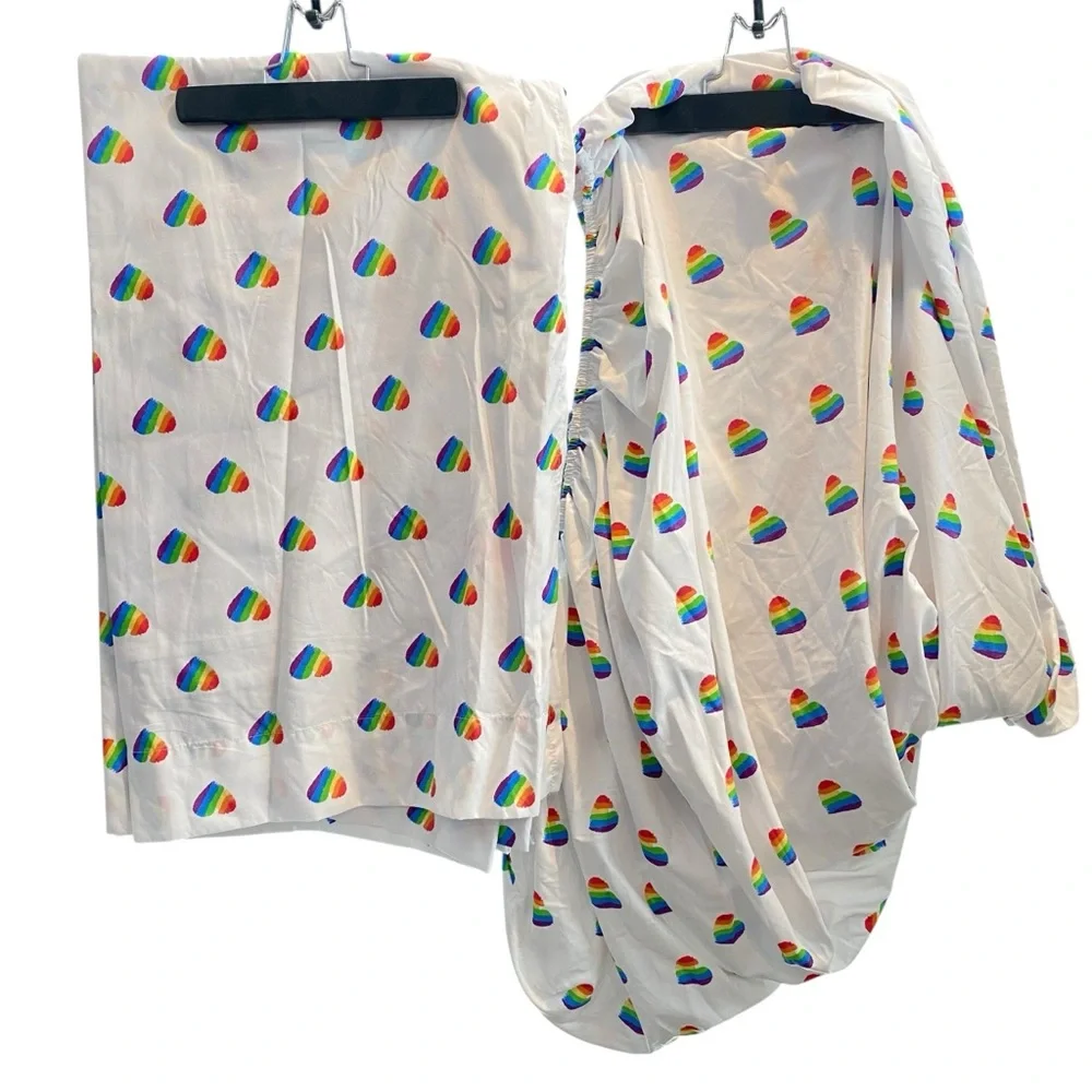 Isaac Mizrahi White Sheets Rainbow Hearts patterned fitted and flat twin sheets